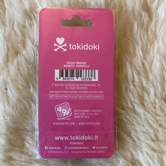 Tokidoki Mixed Bundle of Blind Bag, stickers, and magnets - Picture 5 of 9